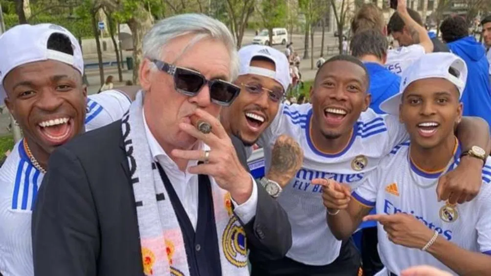 Ancelotti celebrando con Vini, Militao, Rodrygo y Alaba