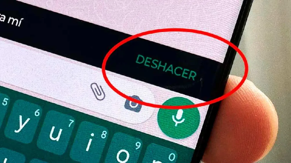 Inmediatamente después de elegir la opción 'Eliminar para mí', aparecerá el botón 'Deshacer'.