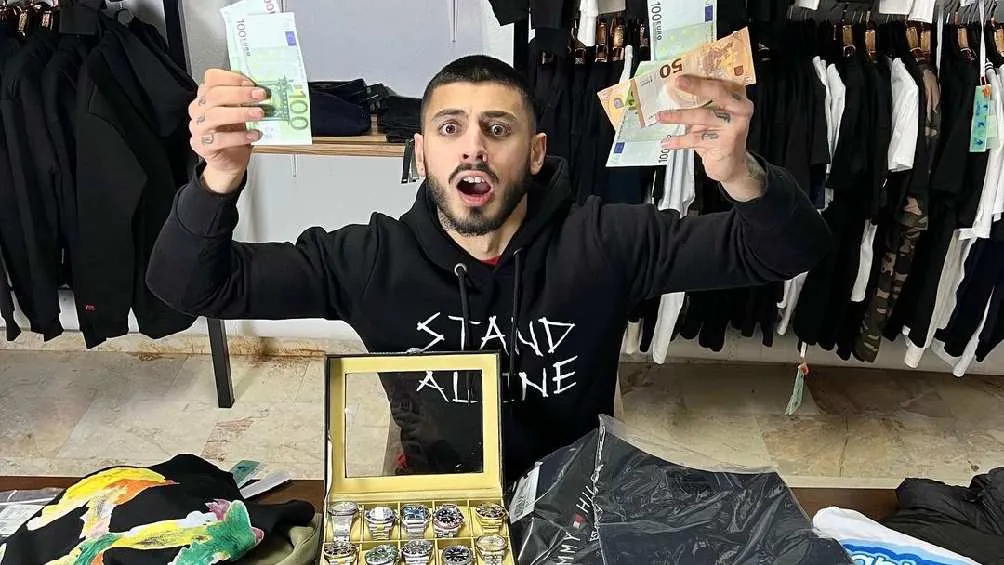 El influencer griego compartía contenido sobre estilo de vida, viajes y vida fitness.