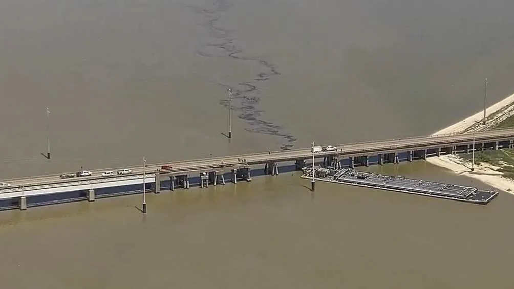 Hasta el momento no hay reporte de lesionados ni se conoce la razón del accidente.