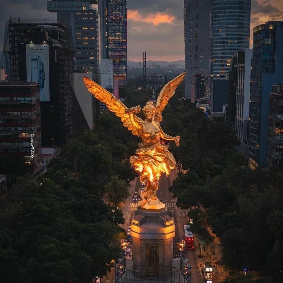 FB: @enlaciudad.mx Las CDMX continúa con altos índices de contaminación por la tarde.