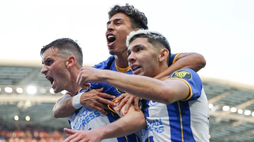 @OfficialBHAFC Brighton en celebración de gol