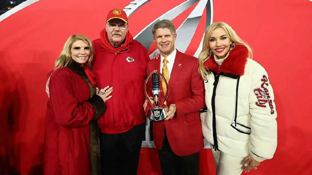 La esposa del dueño defendió al jugador