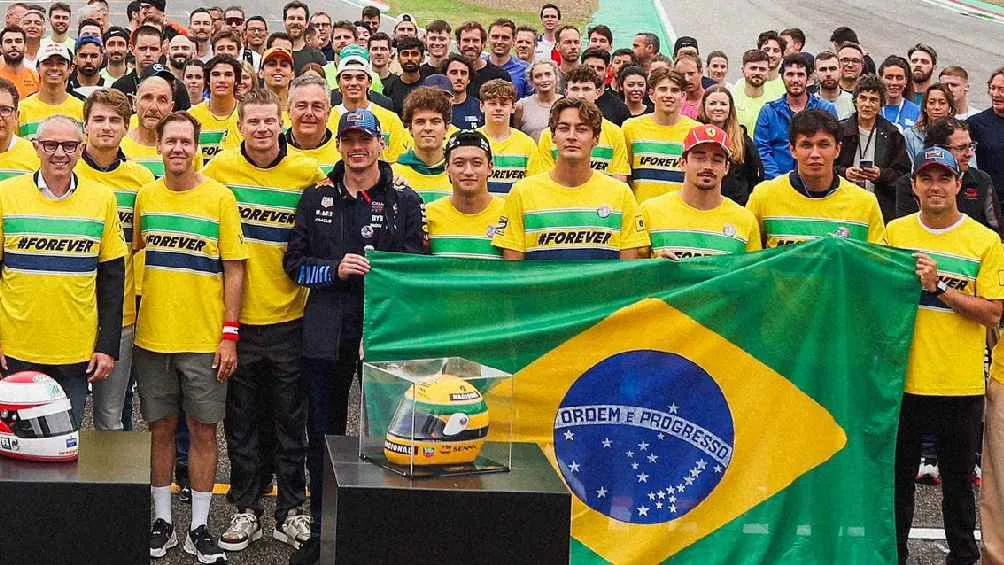 TWITTER @SChecoPerez Max no se unió a la ceremonia