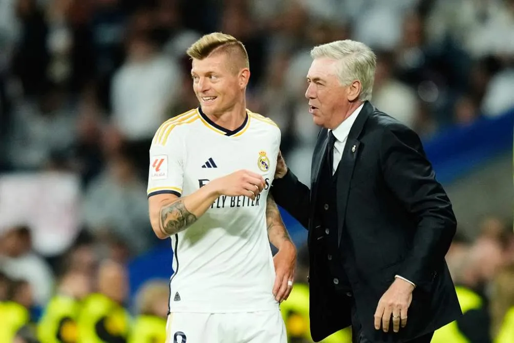 Kroos y Ancelotti en partido con Real Madrid