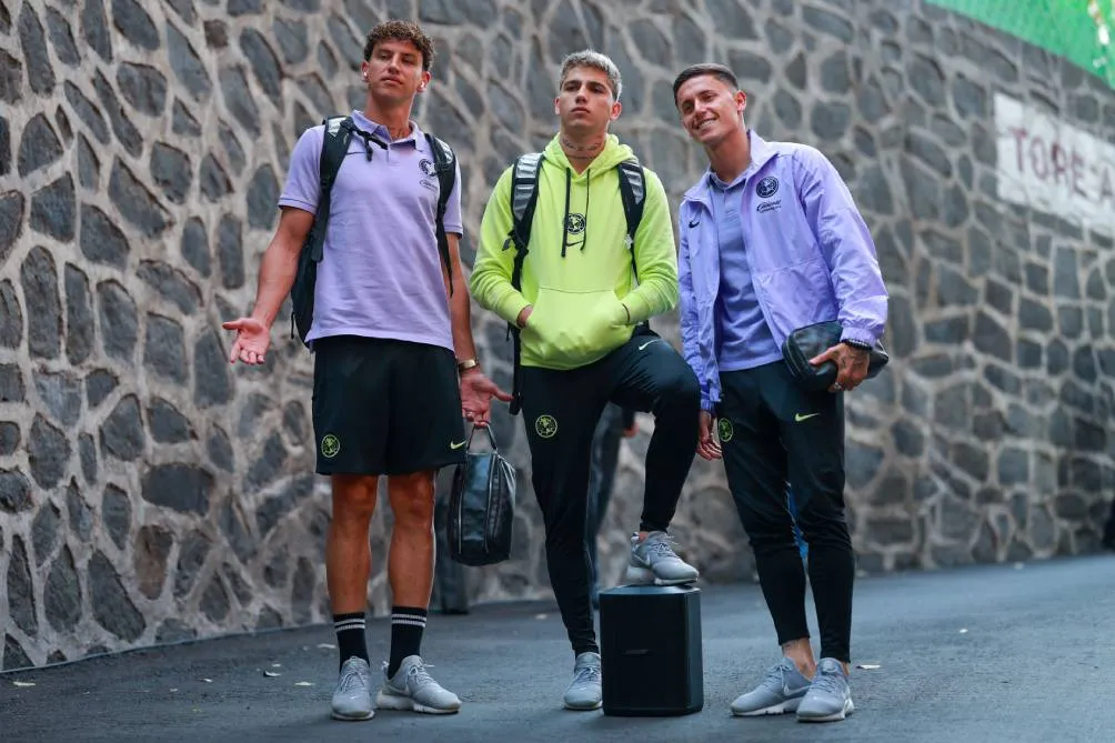 IMAGO 7 Kevin e Igor en llegada al Azteca