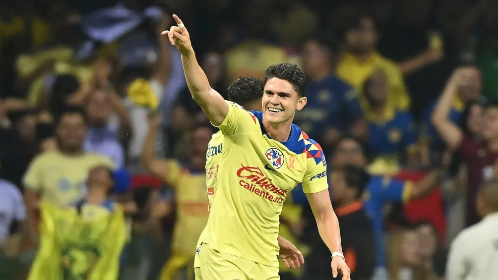 Reyes festejando su gol