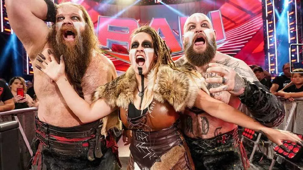 Actualmente Logan lucha bajo el nombre de Valhalla, con los The Viking Raiders.