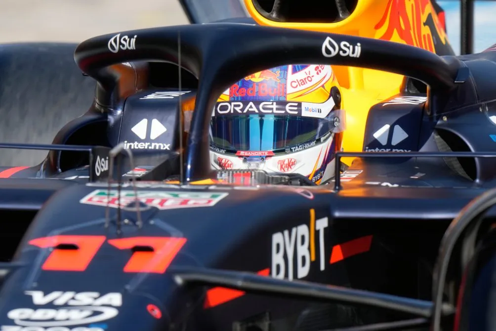 Checo Pérez durante el Gran Premio de Emilia-Romagna