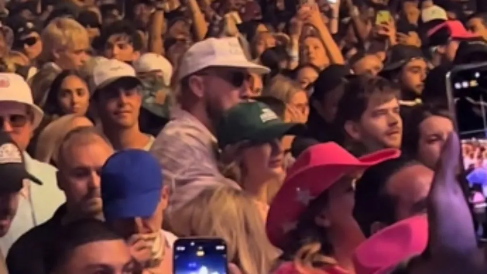 CAPTURA Travis Kelce y Taylor Swift juntos en Coachella