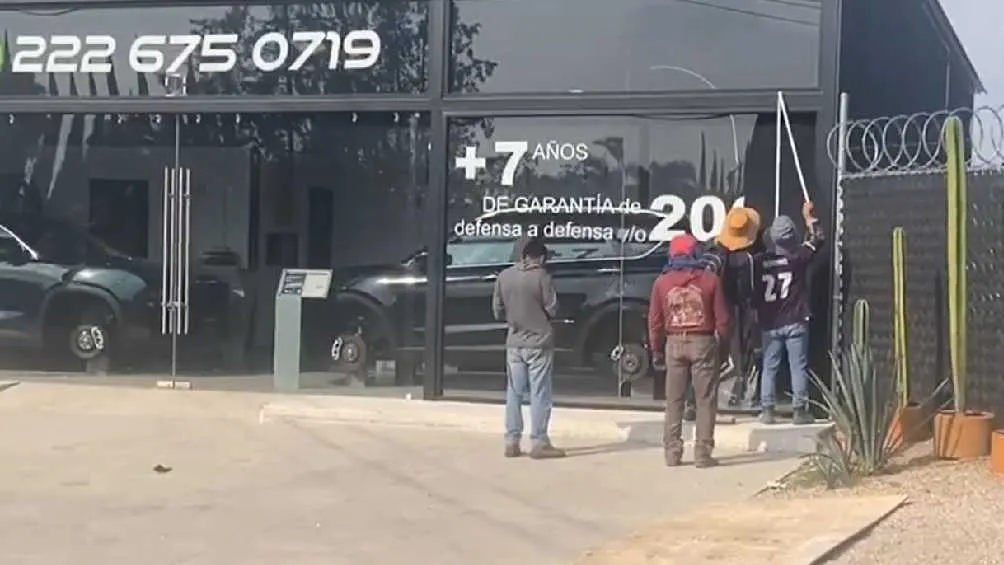 Twitter: @elineanoticias Los trabajadores de la agencia Jetour estiman que el monto de lo robado equivale a más de 200 mil pesos.