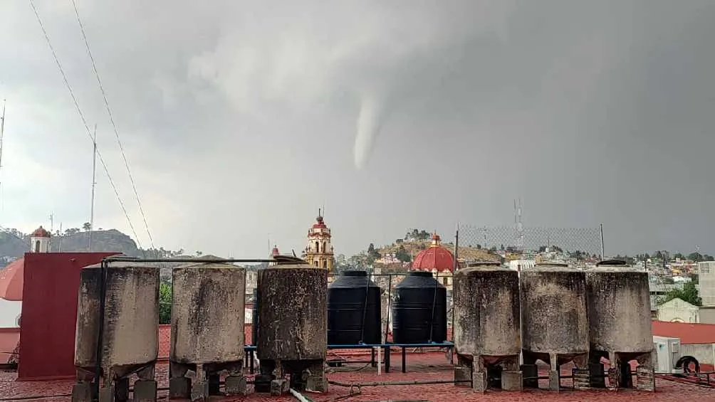 En un principio se pensó que se trataba de una nube embudo.