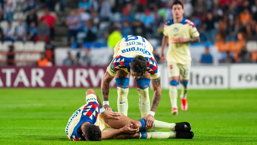 Momento de la lesión de Cáceres en duelo vs Pachuca