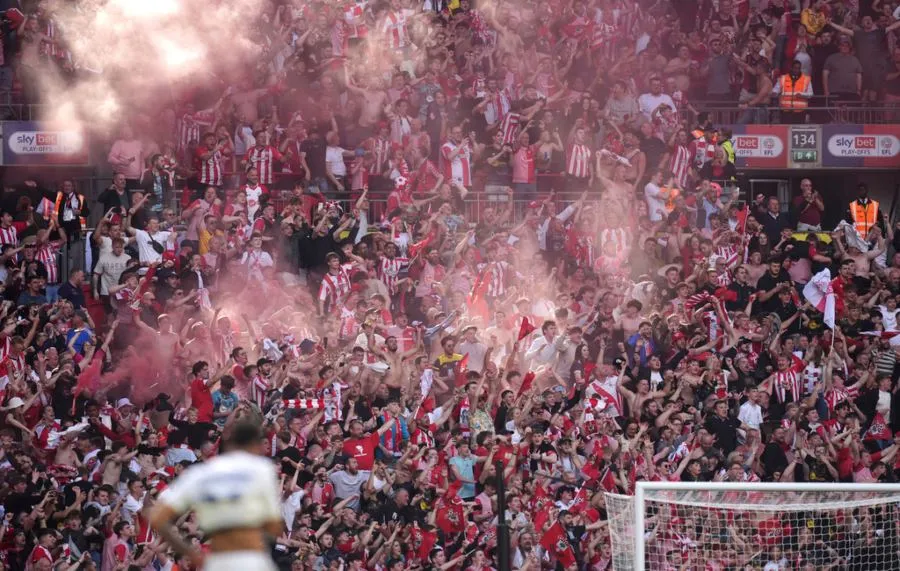 AP Afición de Southampton festejando el ascenso