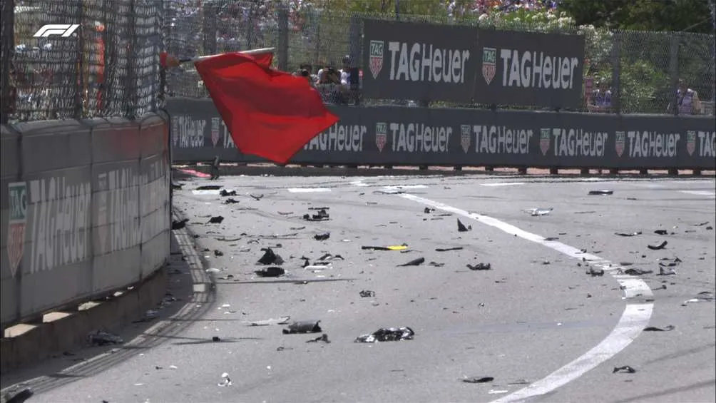 El incidente provocó la primera bandera roja de la carrera