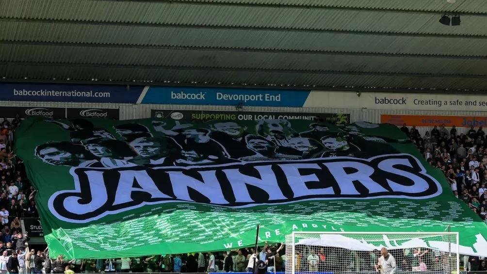 Plymouth Argyle se salvó del descenso por 1 punto