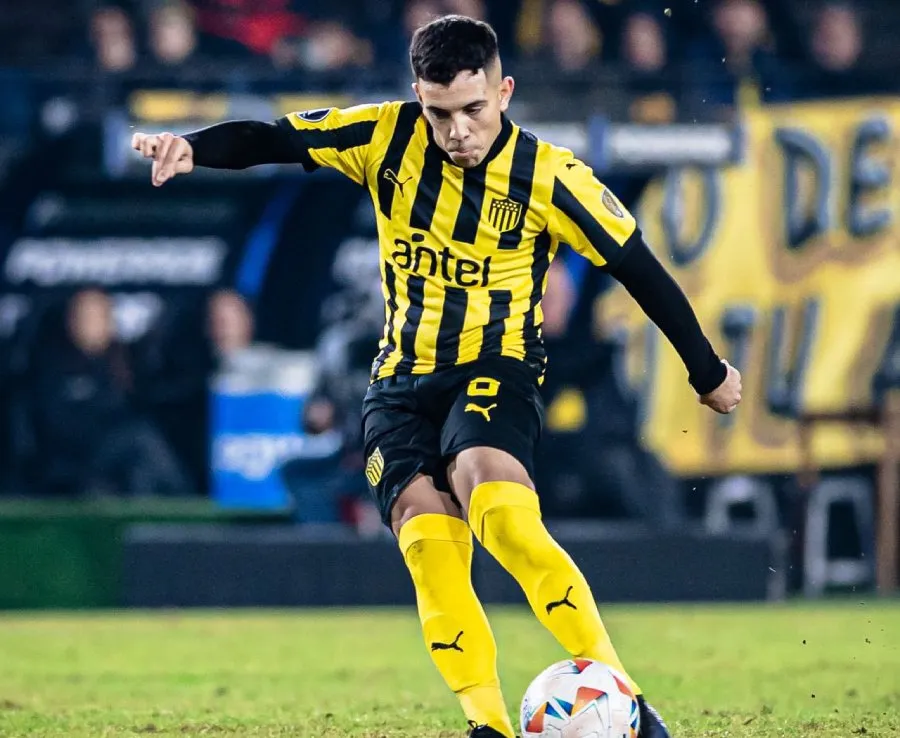 Fernández dispara para su segundo tanto