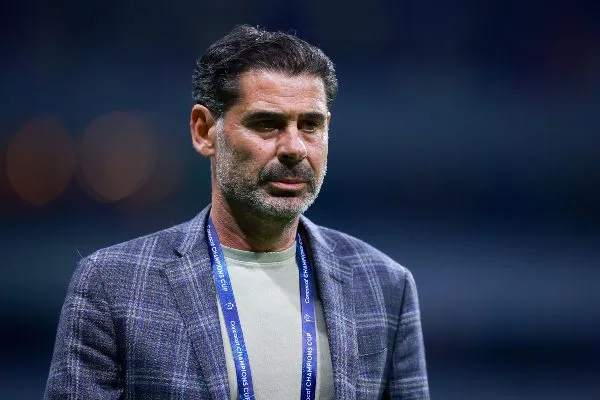 Fernando Hierro en el Estadio Azteca