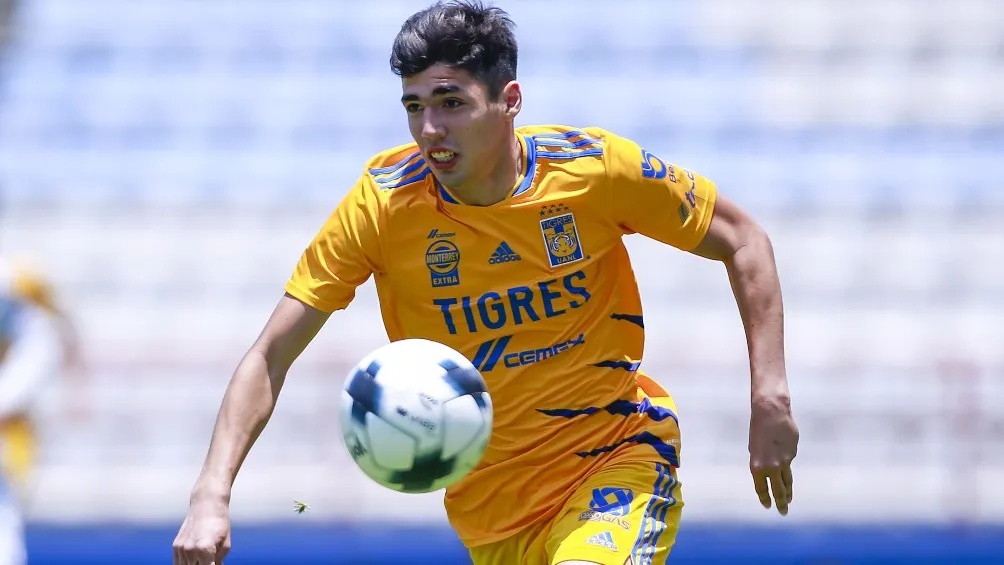 Leonardo Flores en un partido con Tigres