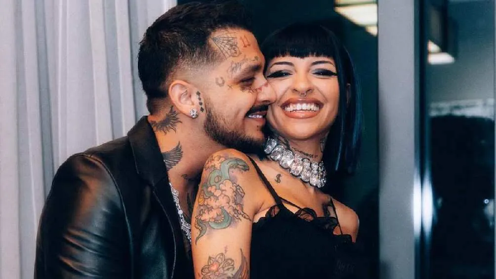 El cantante mexicano recién anunció su separación de la rapera Cazzu.