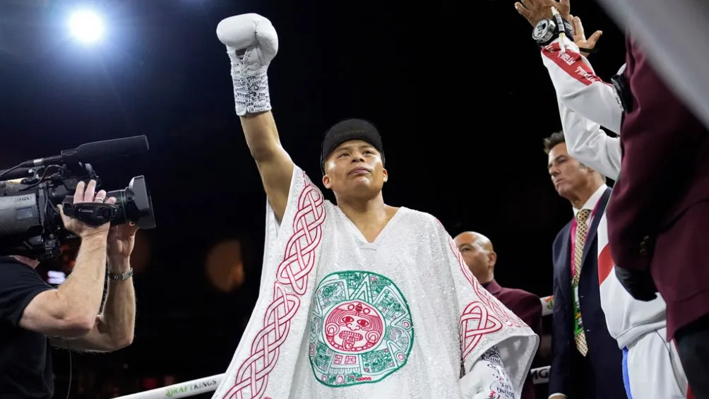 Isaac 'Pitbull' Cruz, campeón superligero
