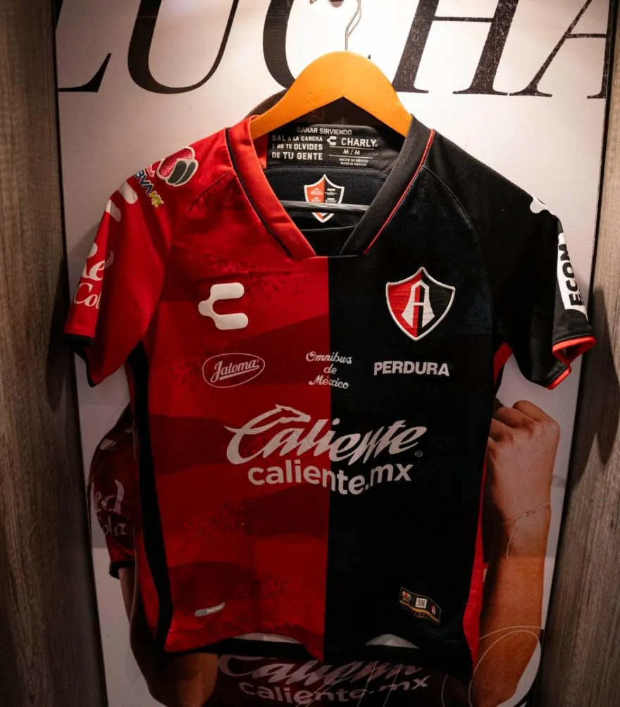 Camiseta de Atlas en el vestidor