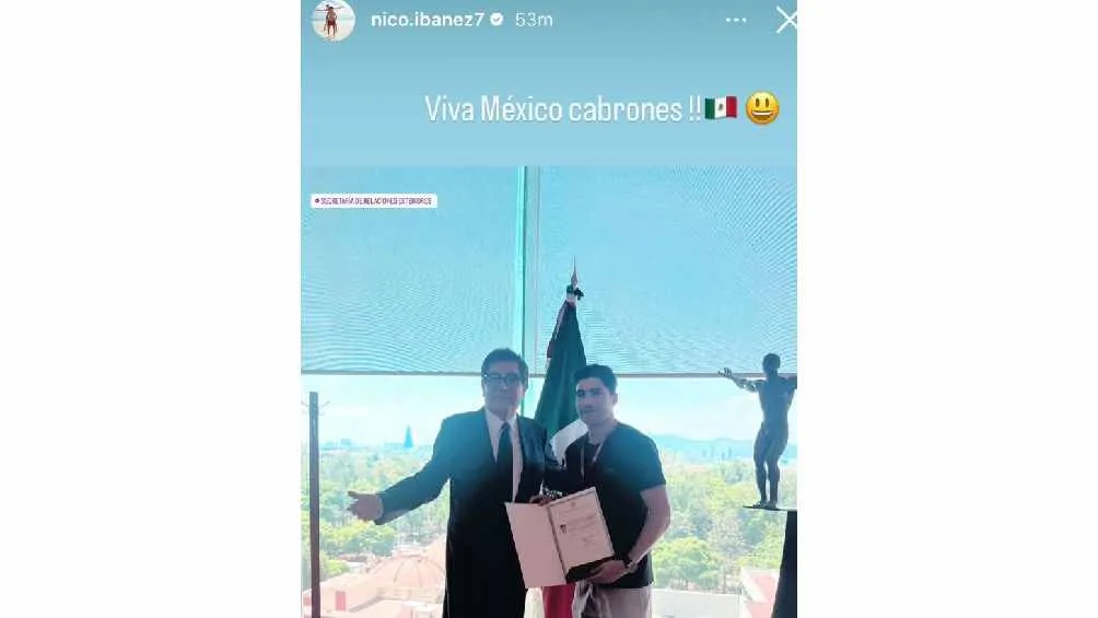 Compartió su carta de naturalización