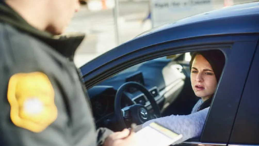 No contar con la licencia al momento de conducir es motivo de multa.