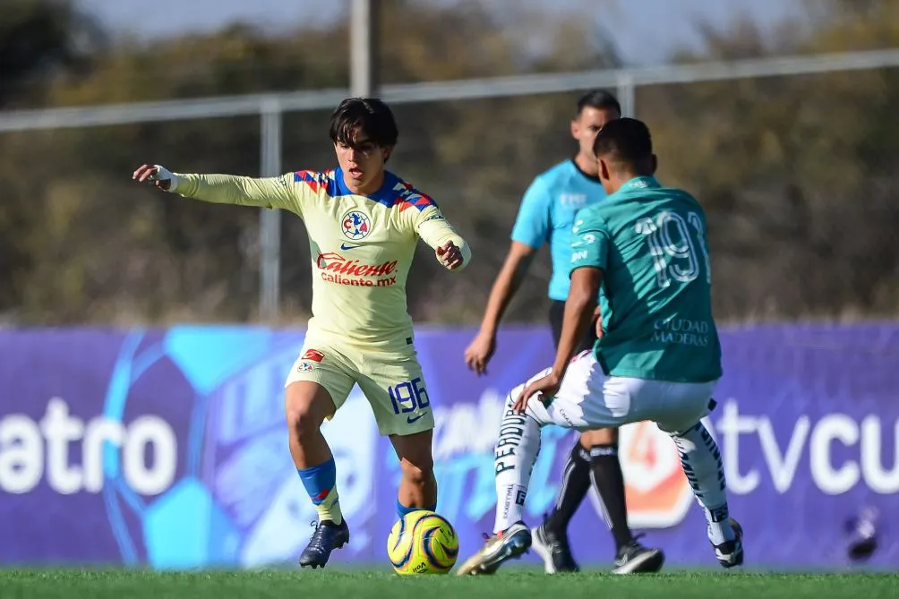 Bruce El-mesmari en actividad con América el torneo pasado