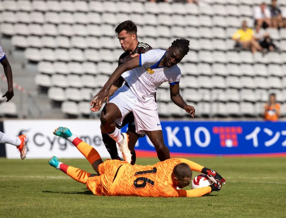 X: @TournoiMRevello Ettson Ayon hizo el gol de la ventaja