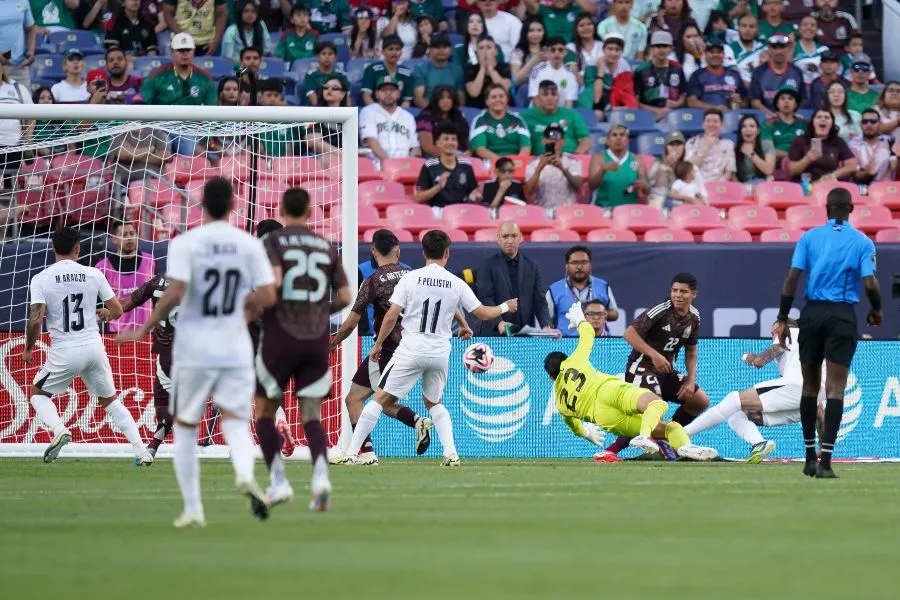 Darwin Nuñez anotó hat-trick ante México