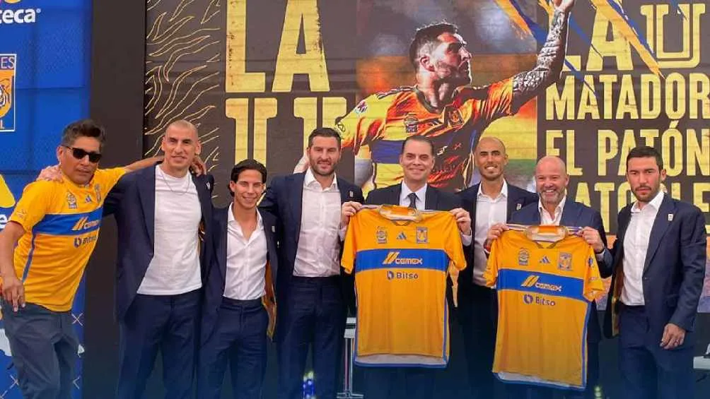 TWITTER @AztecaDeportes Guzmán bromeó con los conductores