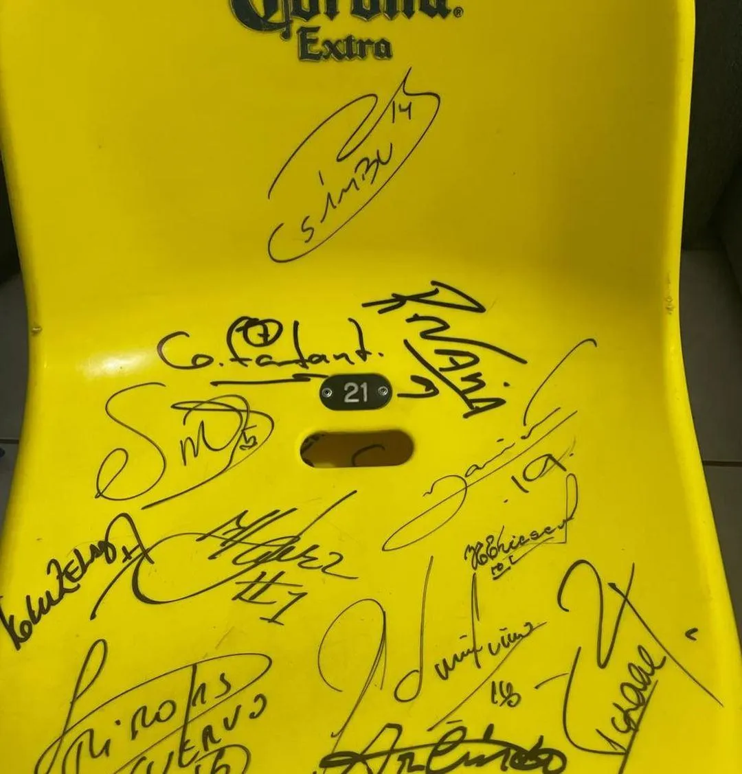 La butaca se fue firmada