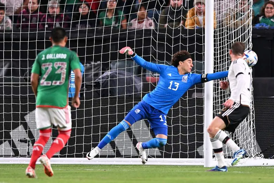 IMAGO7 Guillermo Ochoa con la Selección Mexicana