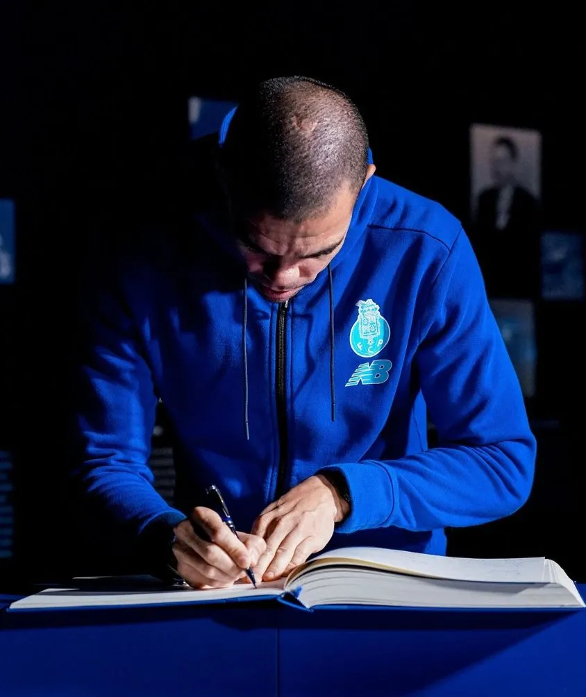 IG: official_pepe Pepe renovó por una temporada el año pasado, pero su contrato expira en junio