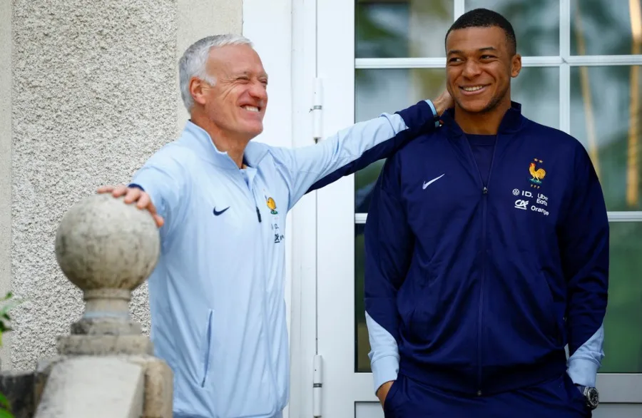 Mbappé y Didier Deschamps