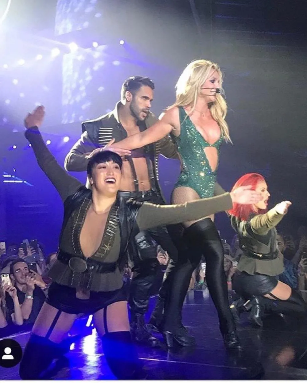 Hasta el momento sólo se habla de un disco pero no de presentaciones en vivo.