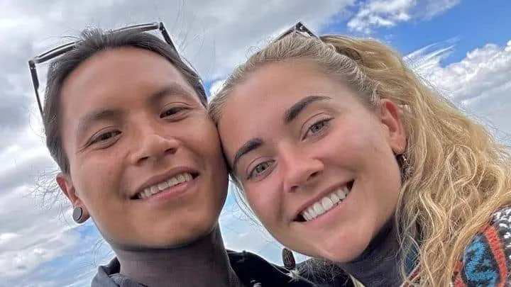 X Jordan Hauenschild, una joven australiana , dejó su vida para mudarse a la Amazonía ecuatoriana con su novio, apodado “Tarzán”