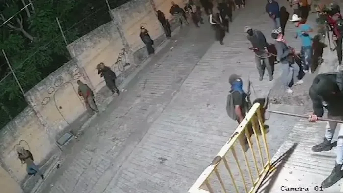 X Cientos de personas con armas llegaron al pueblo de Tila