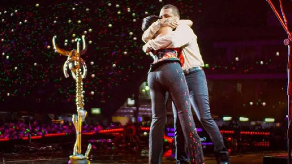 Los cantantes mexicanos gritaron a todo el mundo su amor.