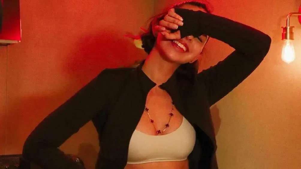 IG: @angela_aguilar_ Versiones aseguran que Ángela Aguilar ya no vive en la casa de sus papás.