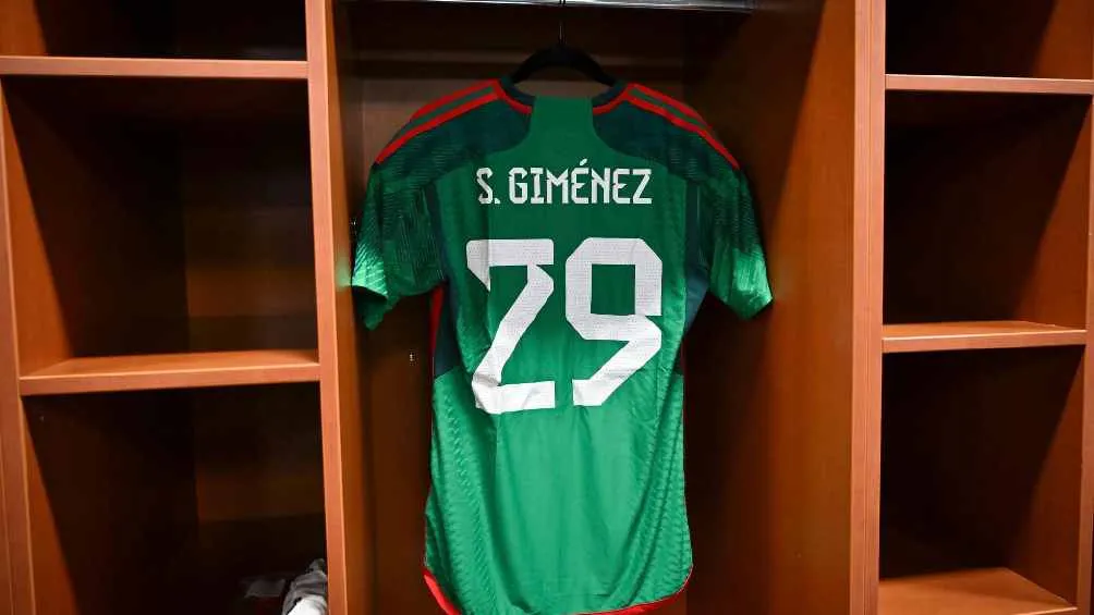 IMAGO7 Le mandó la playera de su hijo