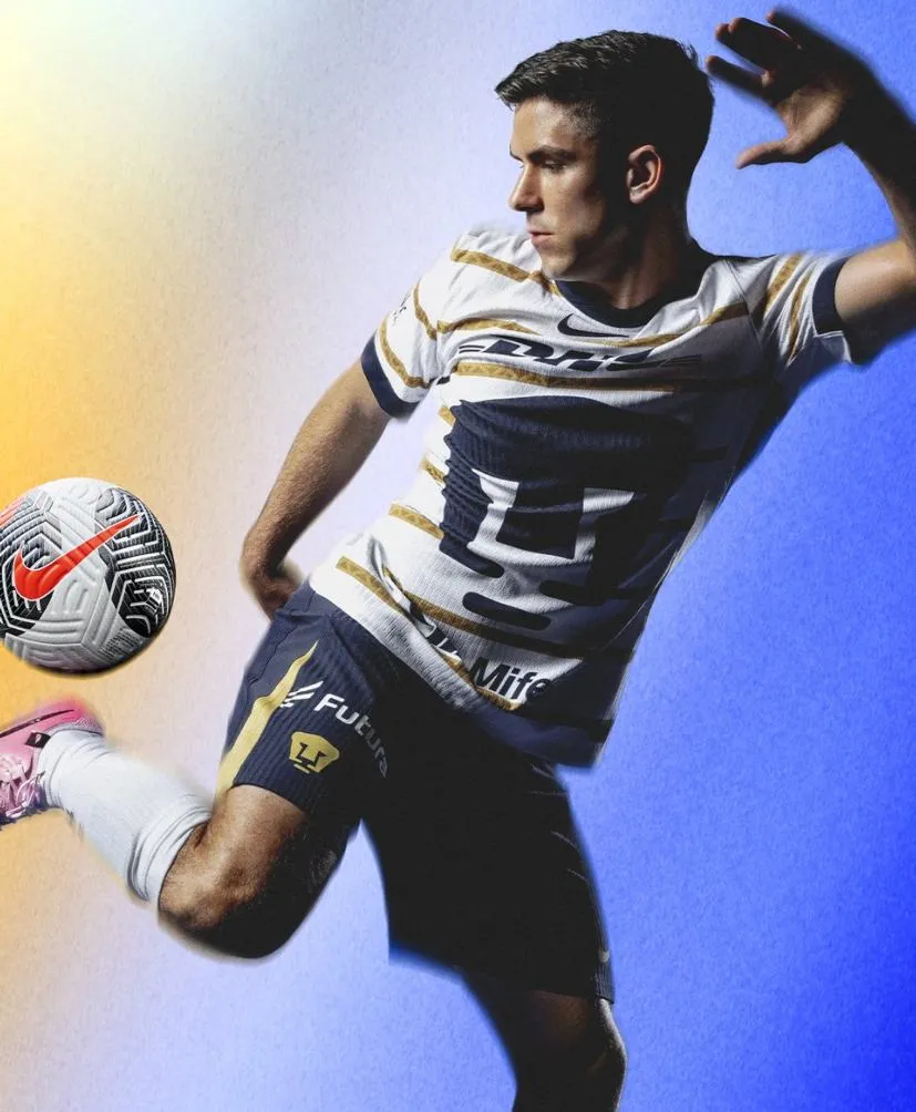 La camiseta de local de Pumas es similar a la de 1997