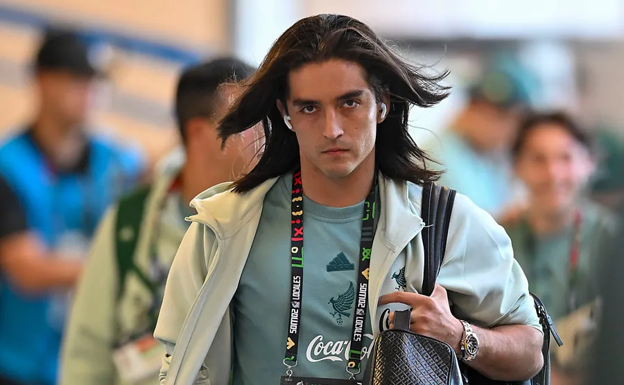 IMAGO7 El portero de Santos llegando a reportar con Selección