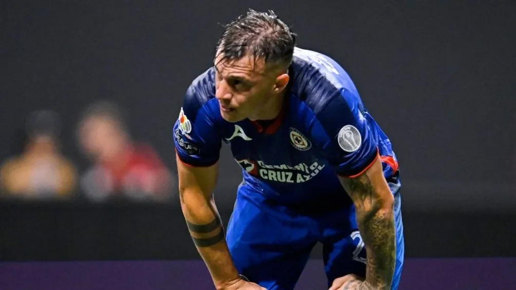 Lotti en un partido con Cruz Azul