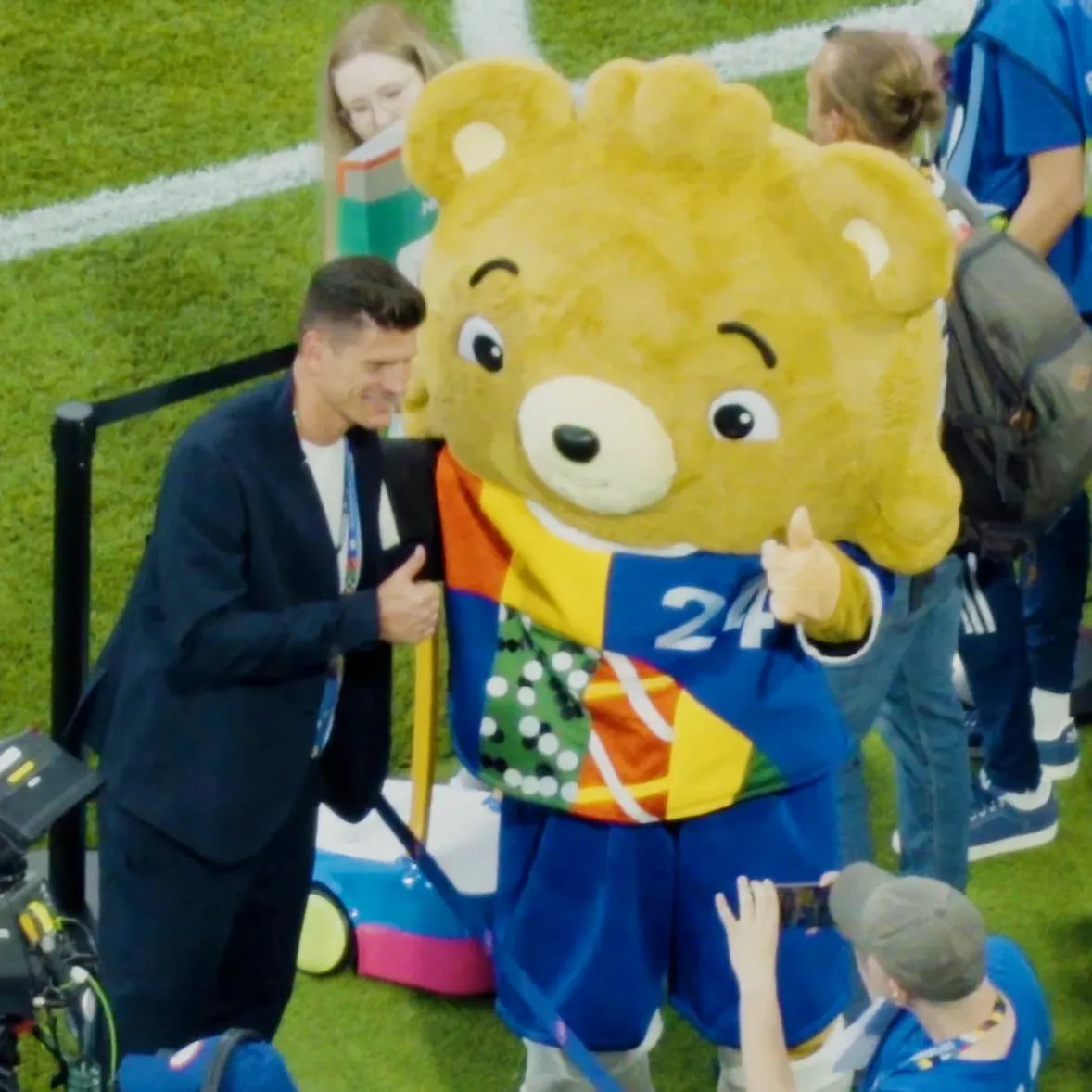 El youtuber junto a Mario Gómez