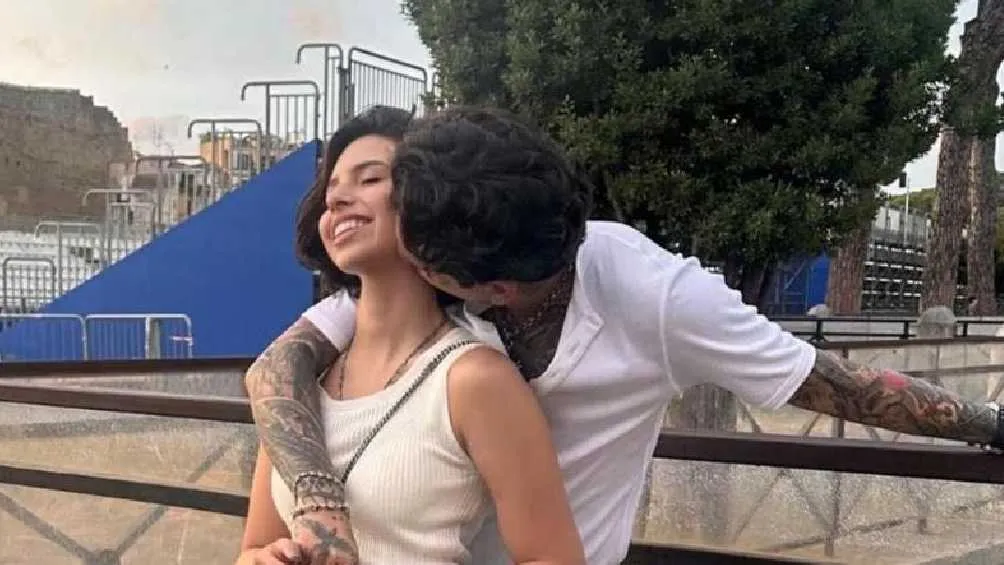 Hace una semana los cantantes mexicanos confirmaron su relación.