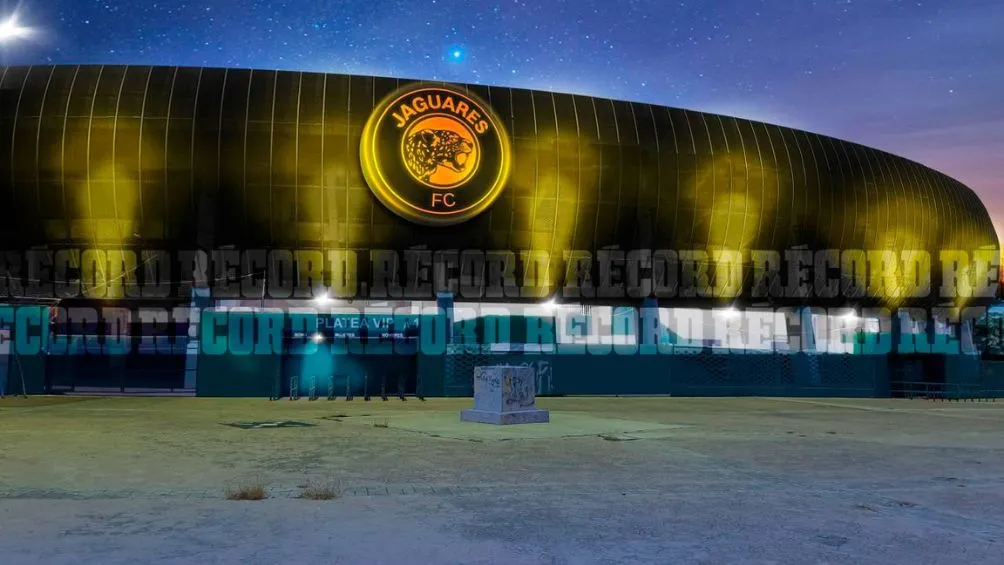 ALZ Construcciones La fachada del remodelado Víctor Manuel Reyna