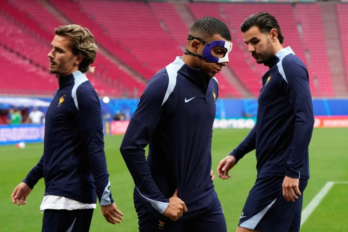 Mbappé no podrá usar su máscara en un partido oficial