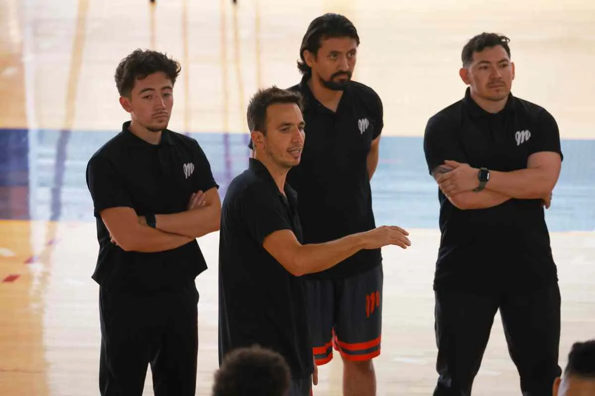 Nicolás Casalánguida dirigió su primer entrenamiento con Diablos Rojos